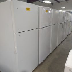 New Scratch And Dent Top And Bottom Refrigerator For Sale 