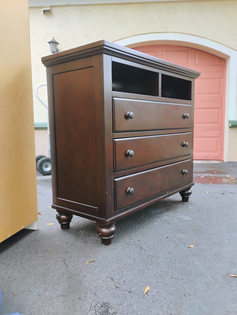 very nice media cabinet / dresser