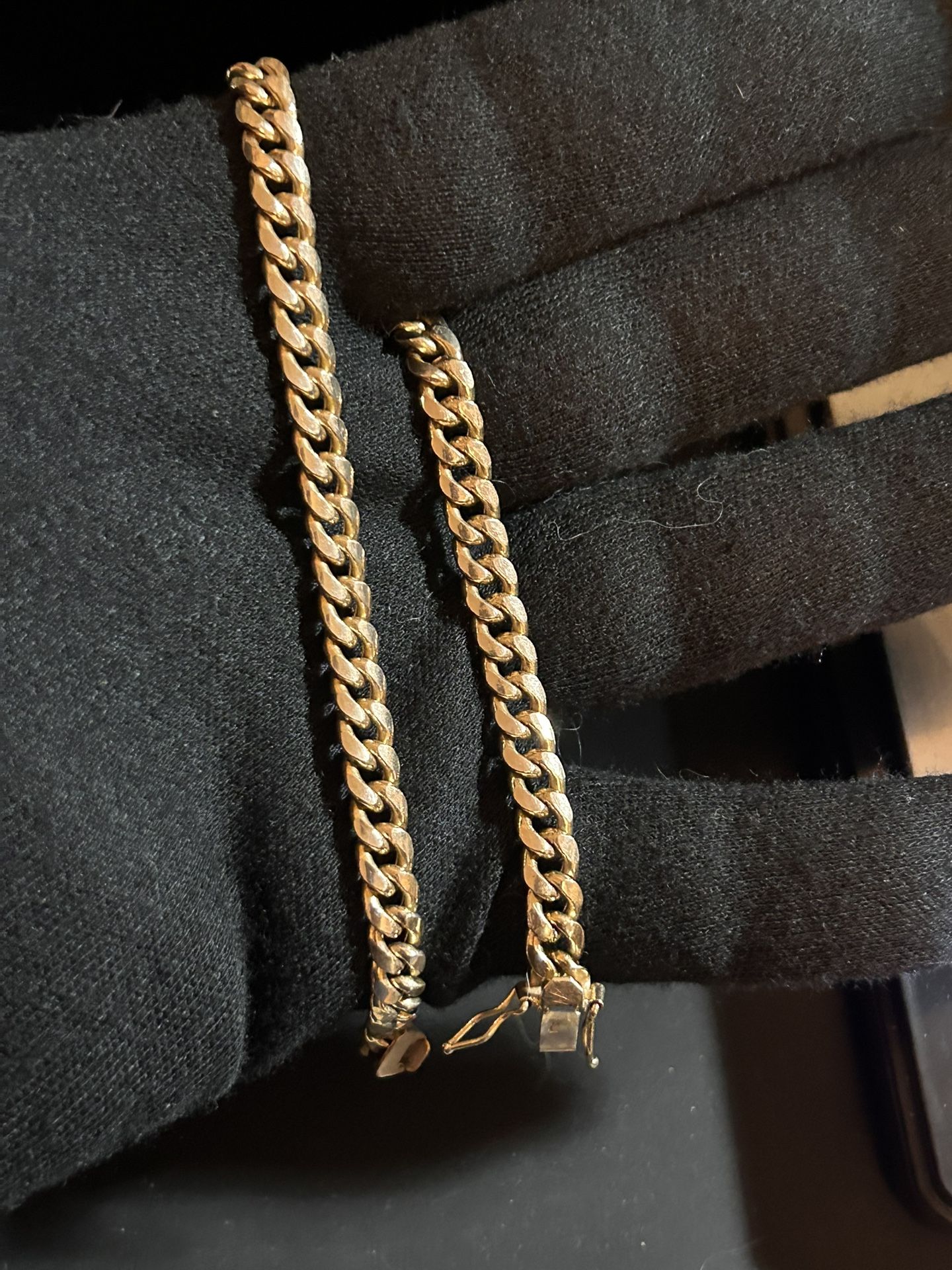 10k Gold Bracelet Length 9.5  8.2 Grams 
