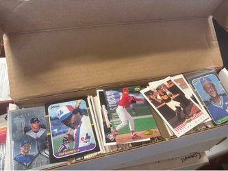 Baseball cards from the 1980s and 1990s - about 700 cards
