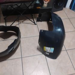 left and right front splat for Chevy Silverado 2500 from 1999 to 2004 $80