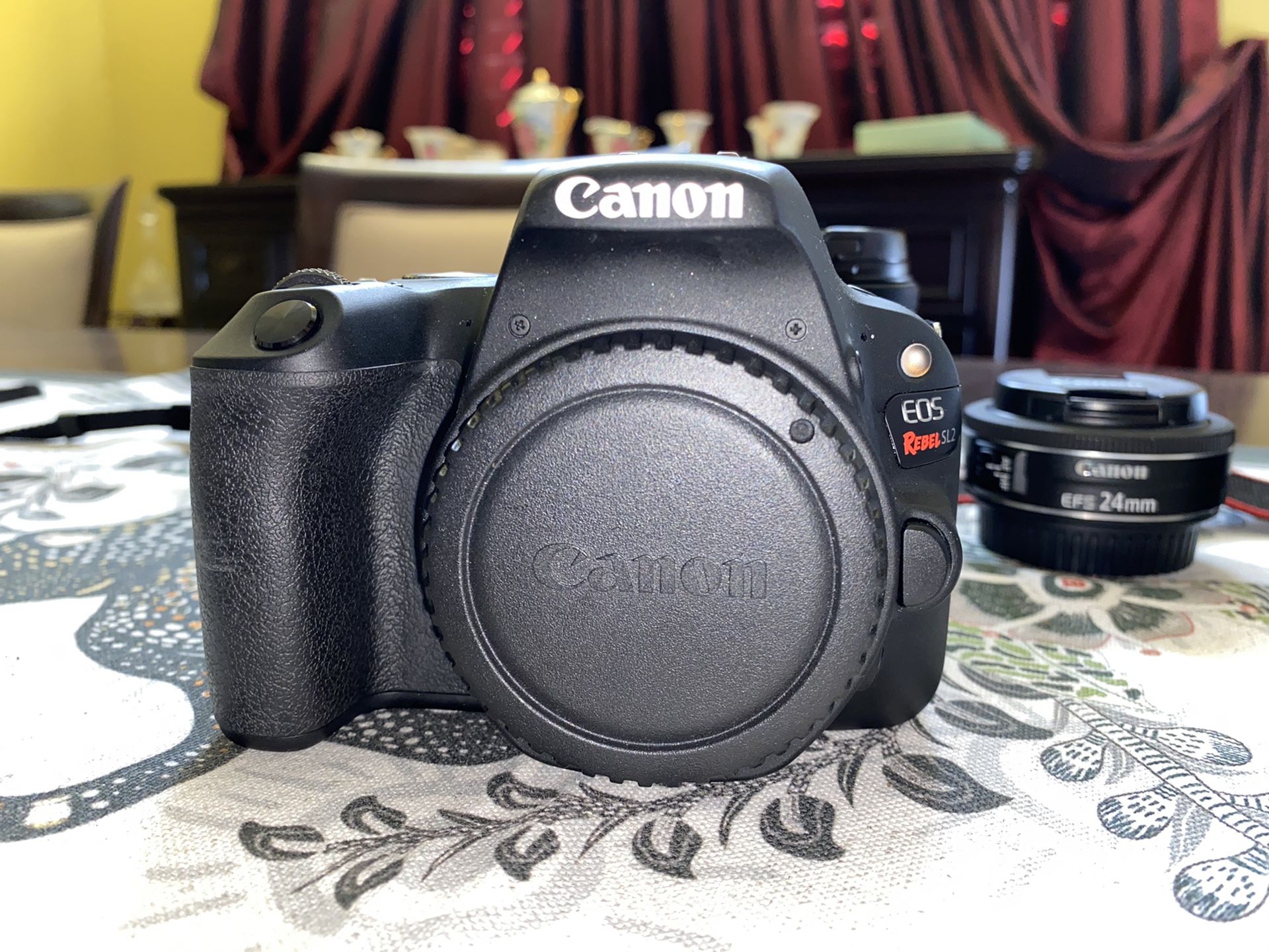 Canon SL2/200D w/ 3 lenses. Willing to negotiate price! (Also read description)