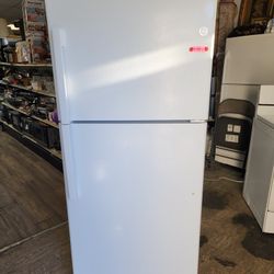 GE Refrigerator 66x30x31 
