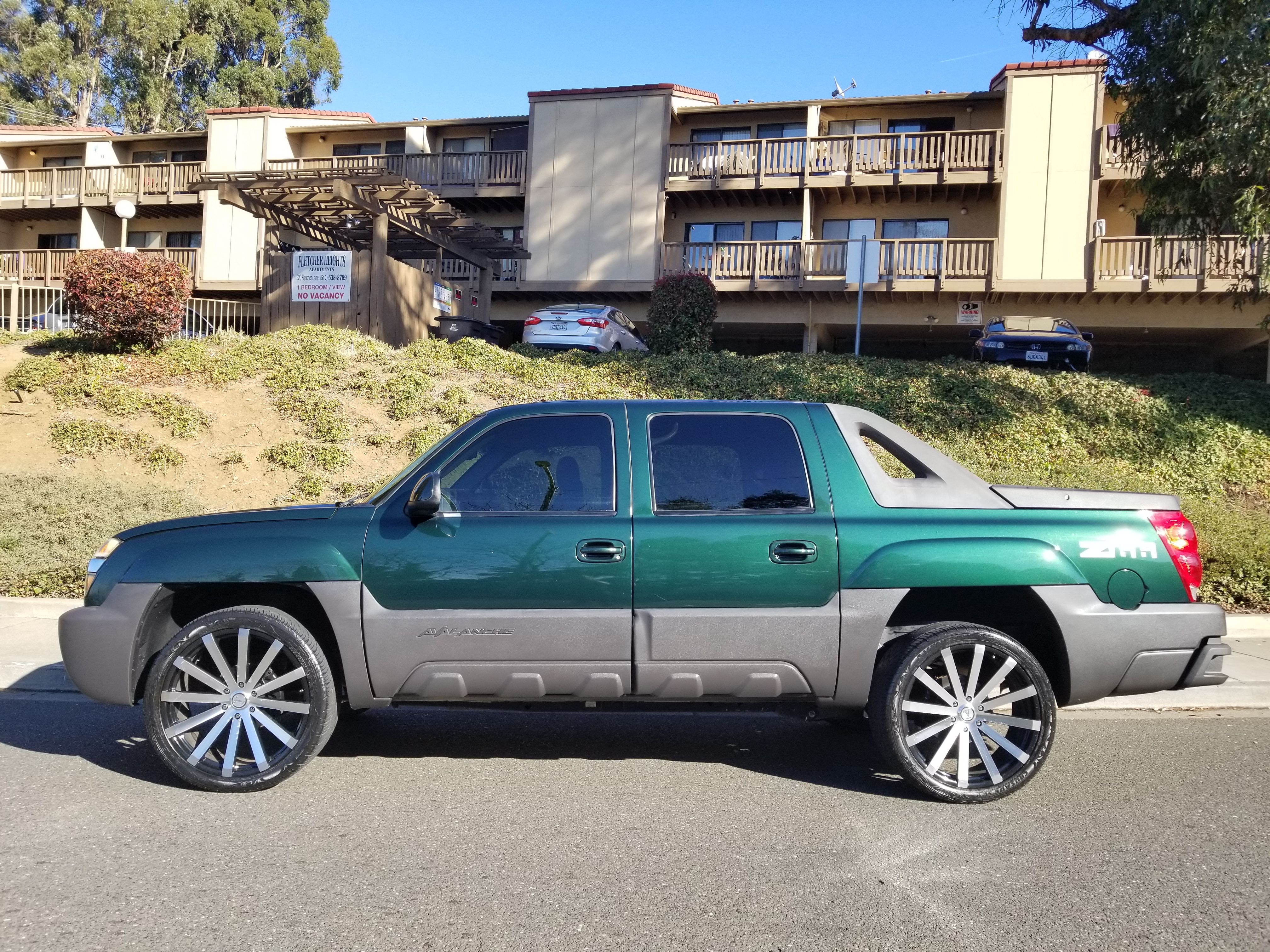 2003 Chevy Avalanche Z66 on 24 Rims