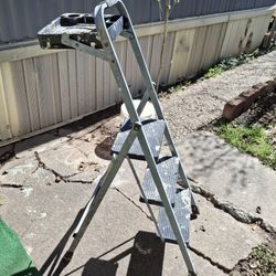 Escalera En Buen Estado