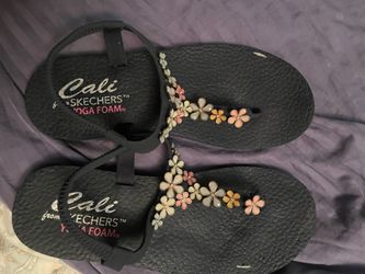 Skechers Navy Floral Yoga Foam Sandals size 10