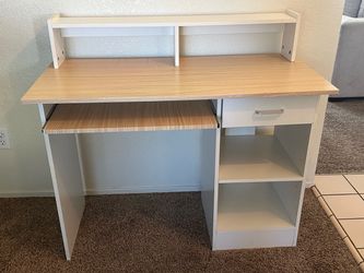 Computer desk with keyboard tray