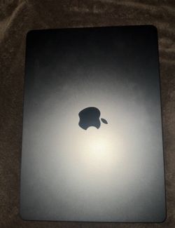 MacBook Air 13" M5 • 24GB RAM • Like New • 1 Year Apple Warranty