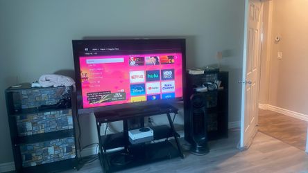 Big tv and glass stand for Sale Aliante and Decatur