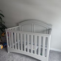 Davinci Charlie 4-1 Convertible Crib W/ Mattress 