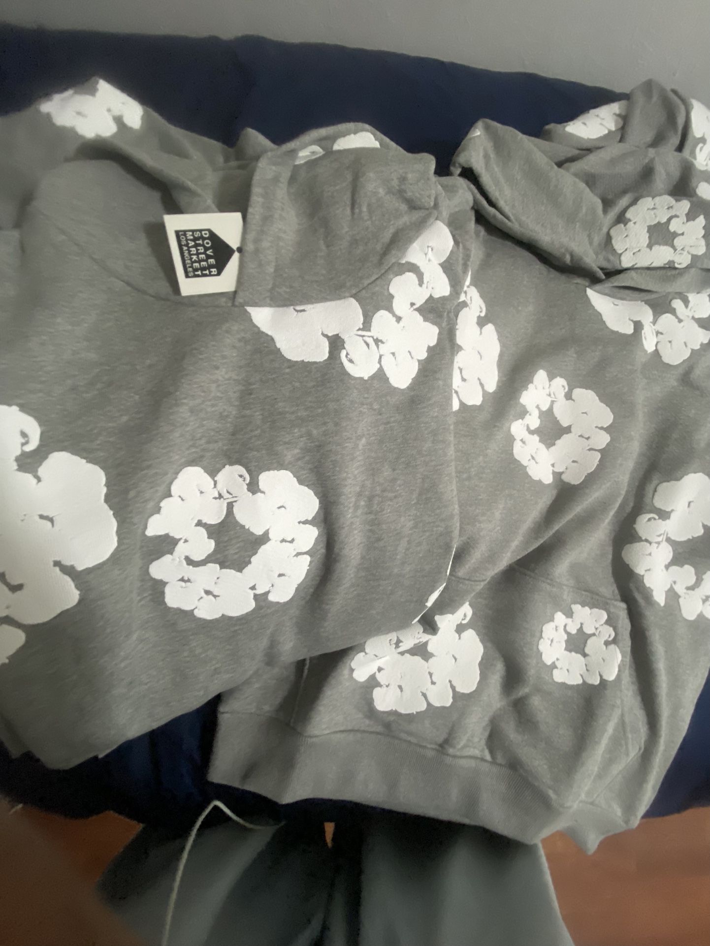 GRAY WREATH DEMIN TEAR