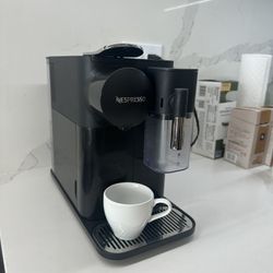 Nespresso DeLonghi Lattissima  One