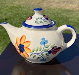 Tea pot