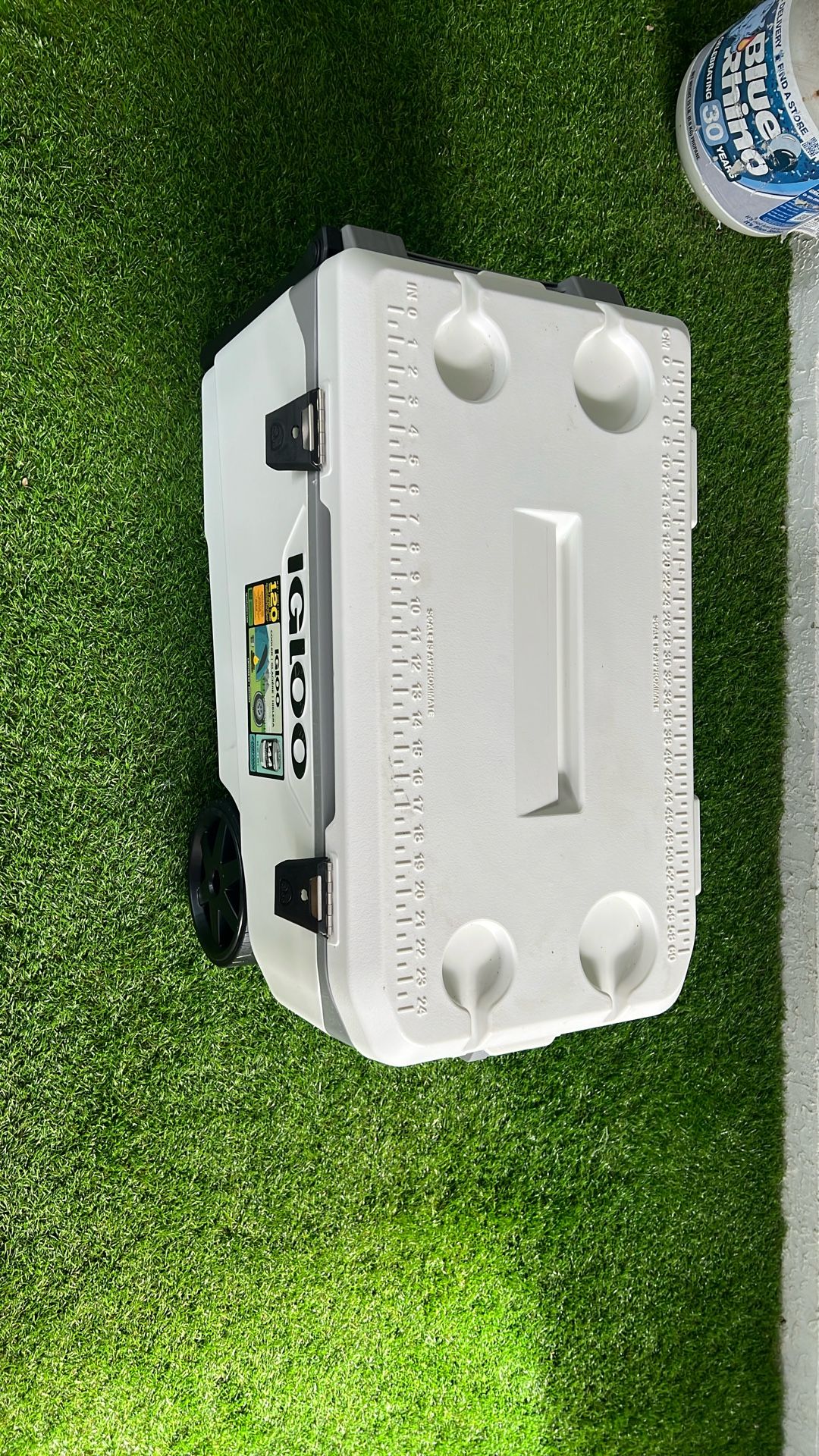 LG Igloo 90QT - 144 Cans Cooler