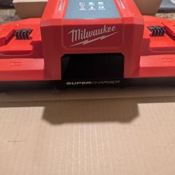 Milwaukee Dual Super Charger New 