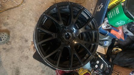 Pair of Replica hellcat rims 20” (cracked)
