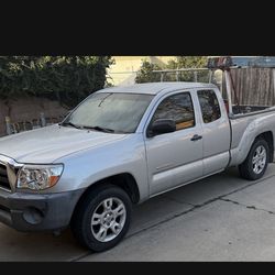 2006 Toyota Tacoma    215,789  millas