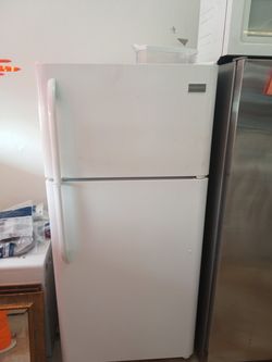 Frigidaire refrigerator white excellent condition works great .Warranty . Delivery available . 2203 Fowler st. Ft. Myers 33901
