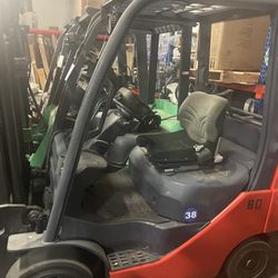 Toyota Propane Forklift 2 Stages 4000lbs 