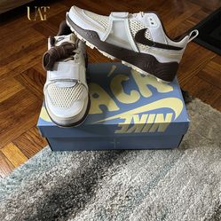 TRAVIS SCOTT x NIKE ZOOM FIEL JAXX ‘LIGHT CHOCOLATE’