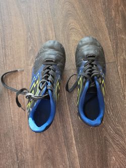 Umbro Soccer Shoes Size 4.5