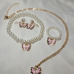 Pink Butterfly Earrings. Bracelet. Ring. Gold Tone Necklace... Cadena, Aretes, Anillo, Pulsera De Mariposa. Mariposa Rosita.