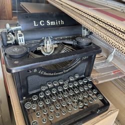 Typewriter (antique)