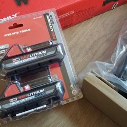 Milwaukee Tools 2x Battery Sawzall Reciprocating Saw M18