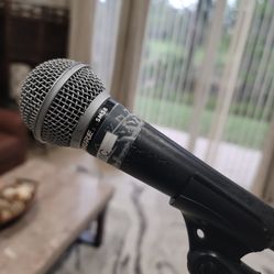 Shure mic cable and stand
