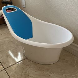 Munchkin Sit and Soak Non-Slip Baby Bath Tub, Unisex, 0-12 Months