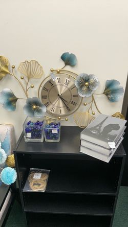 Metal Floral Wall Clock with Ginkgo Decor