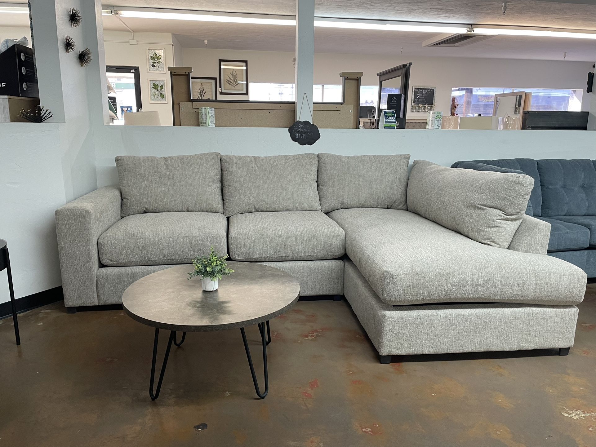 2pc Sectional / Chaise