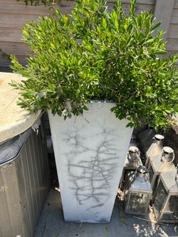 Set of 3 Modern Grey Marble-Look Architectural Planters – Fiberglass Composite