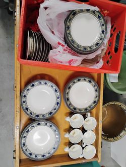 MIKASA PLATE COLLECTION RETIRED 