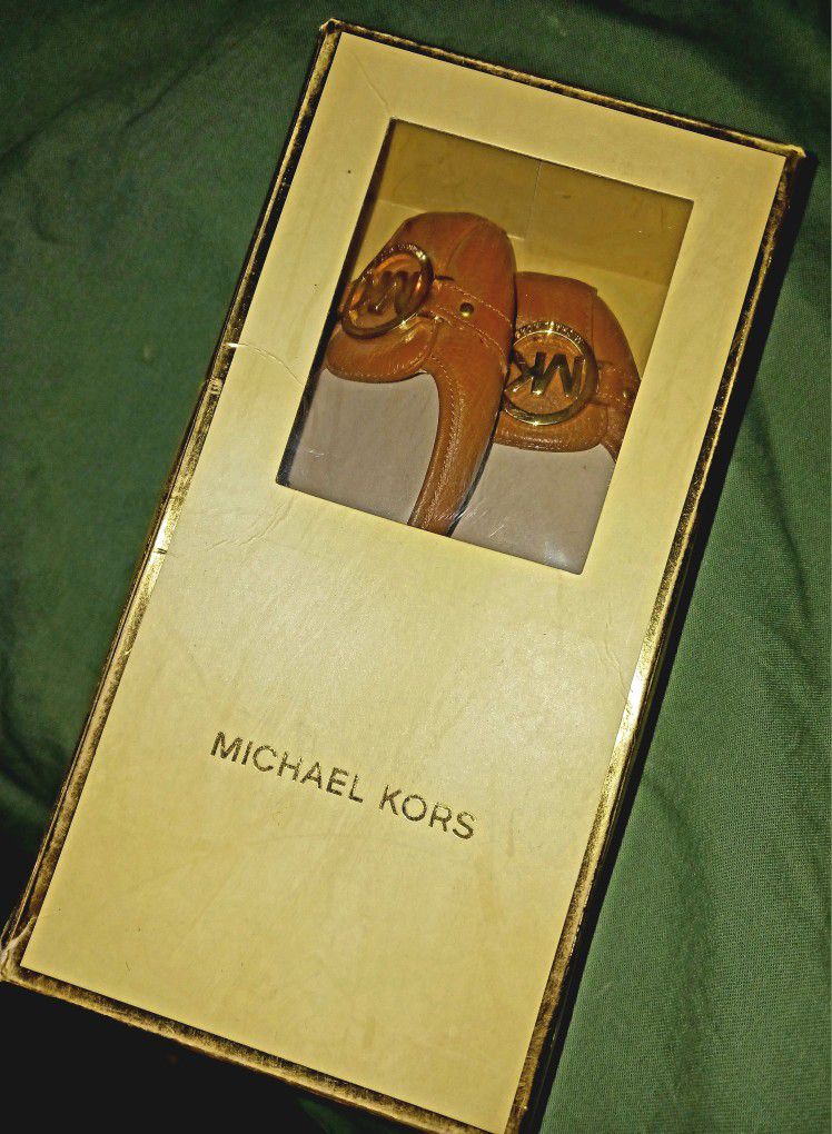 Michael Kors Flats (Size 8)
