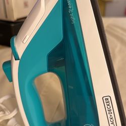 Black Decker Iron (IR1010)