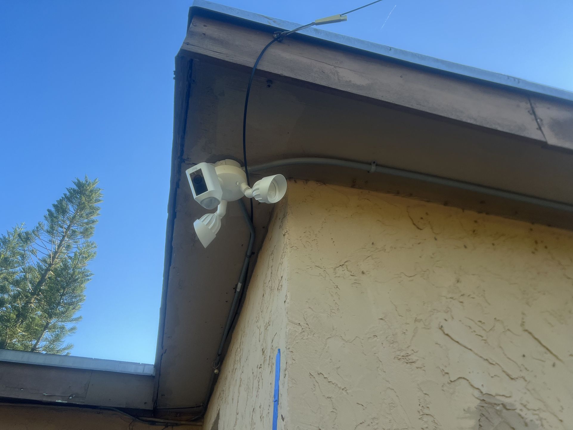 Ring Camera Flood Light Combo With Additional Flood Light