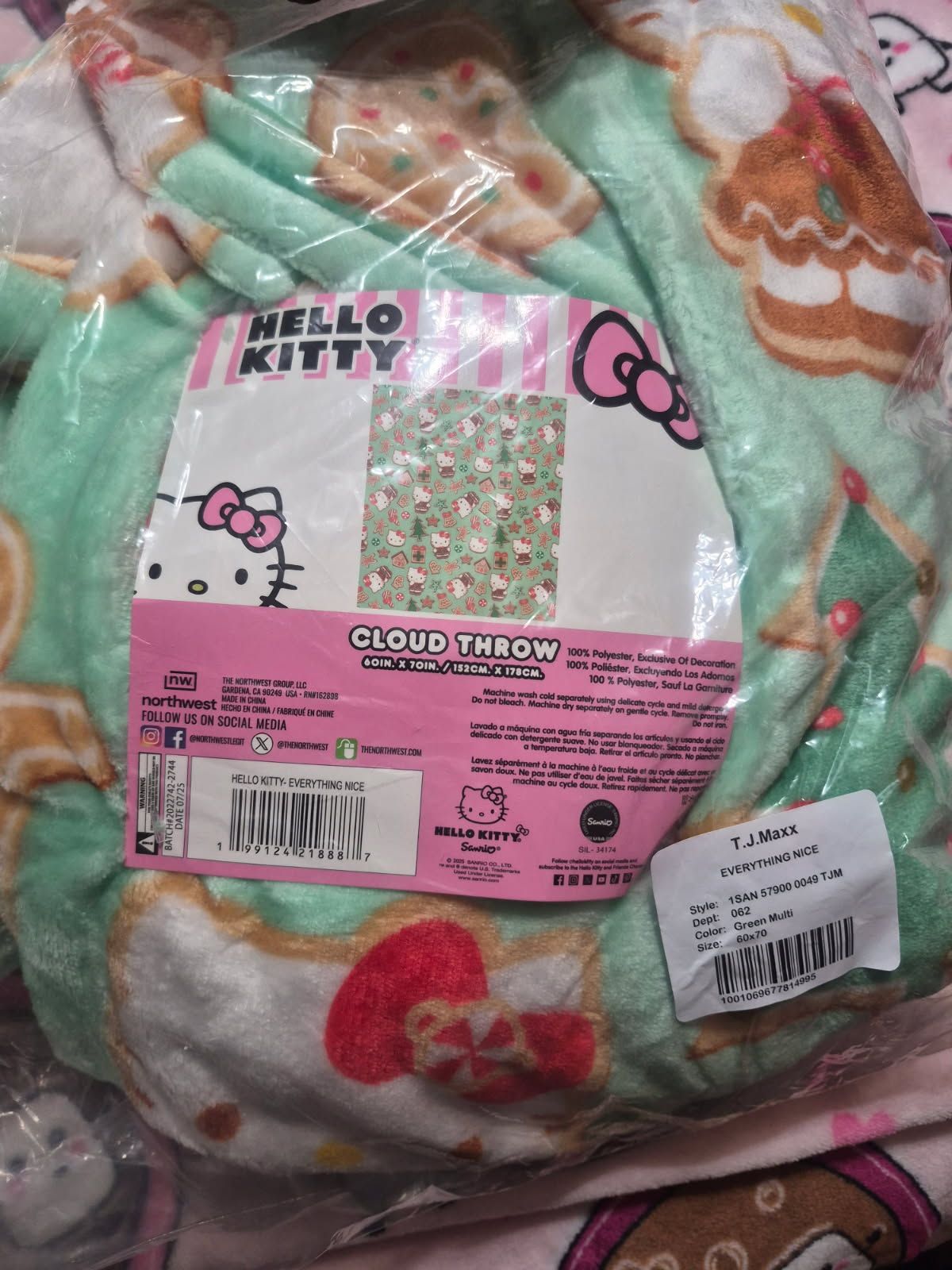 Hello kitty throw