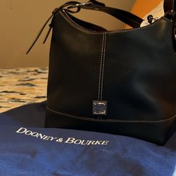 Dooney and Bourke Women’s Purse 