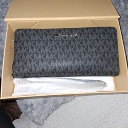 Brand New In Box Michael Kors Wallet