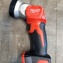 Milwaukee 2735-20 LED Flashlight M18 Cordless 18 Volt Li-Ion Work Light 109 Lum (BRAND NEW)