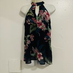 halter Floral Top size small front keyhole good condition 100% polyester no stains or flaws  fast shipping same or next day (comes from a smoke / pet 