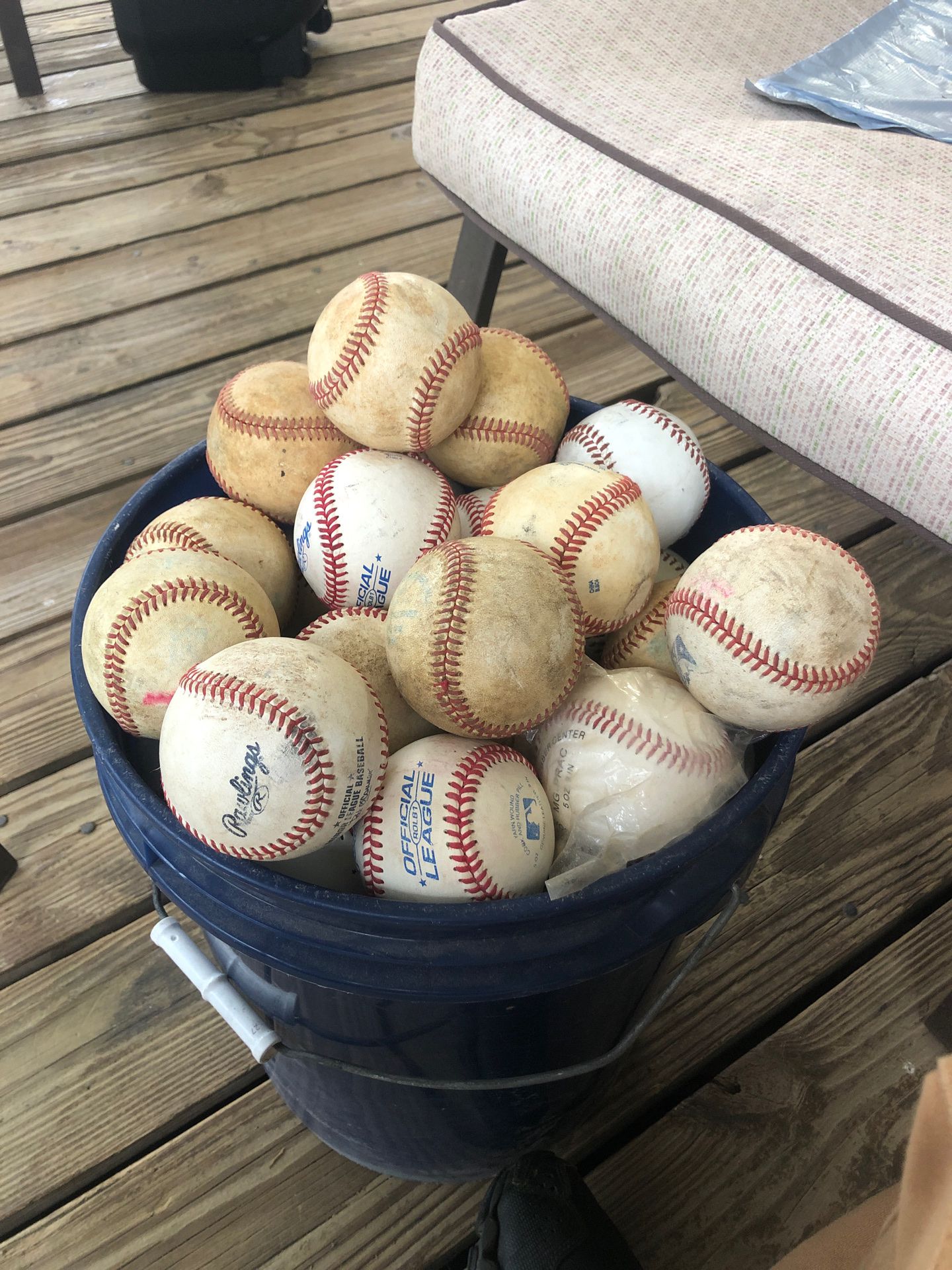 Baseballs bucket for practice sport batting ( IF STILL UP, IS AVAILABLE)