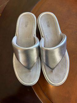 FitFlop Women's, PlatFForms Wedge Toe-Post Sandal- Silver Size 6