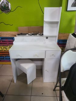 Small vanity table