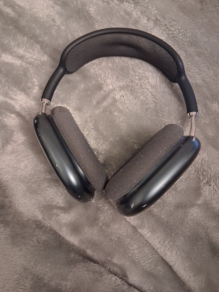 Apple AirPods Max – Midnight (Great Condition!) – $100