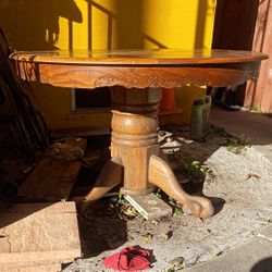 Wooden Round Dining Table🙌🏽