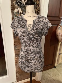 HD Ladiers V Neck Sequined Tee