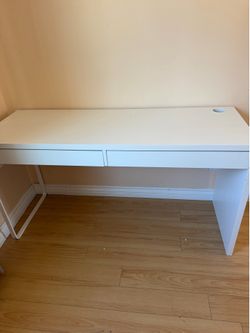 Computer desk