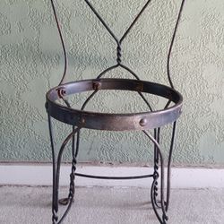 PROJECT, Antique Wrought Iron Heart Shaped Outdoor Garden Patio Chair (early 1900's)